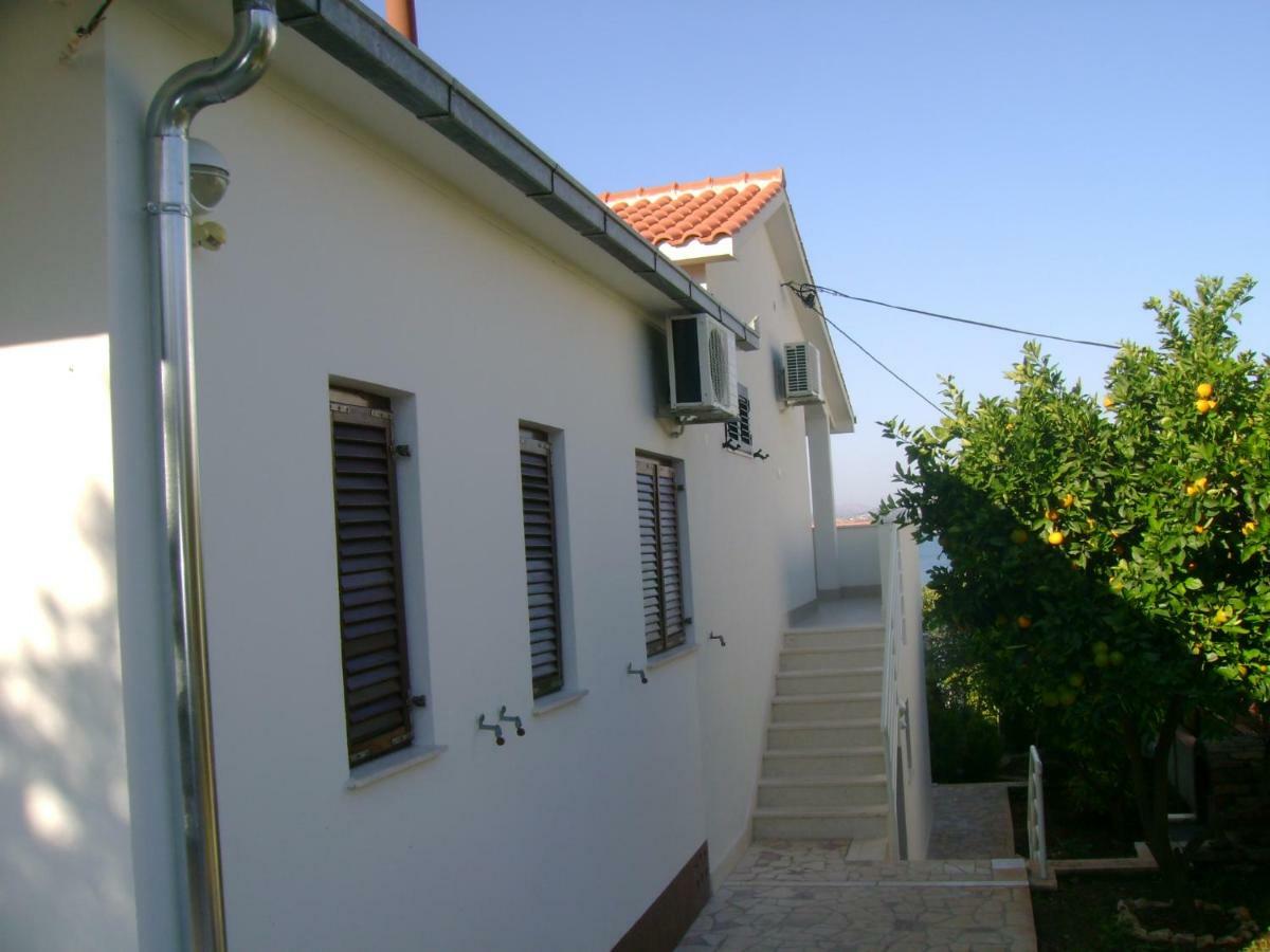 A1 Marina, Okrug Gornji
