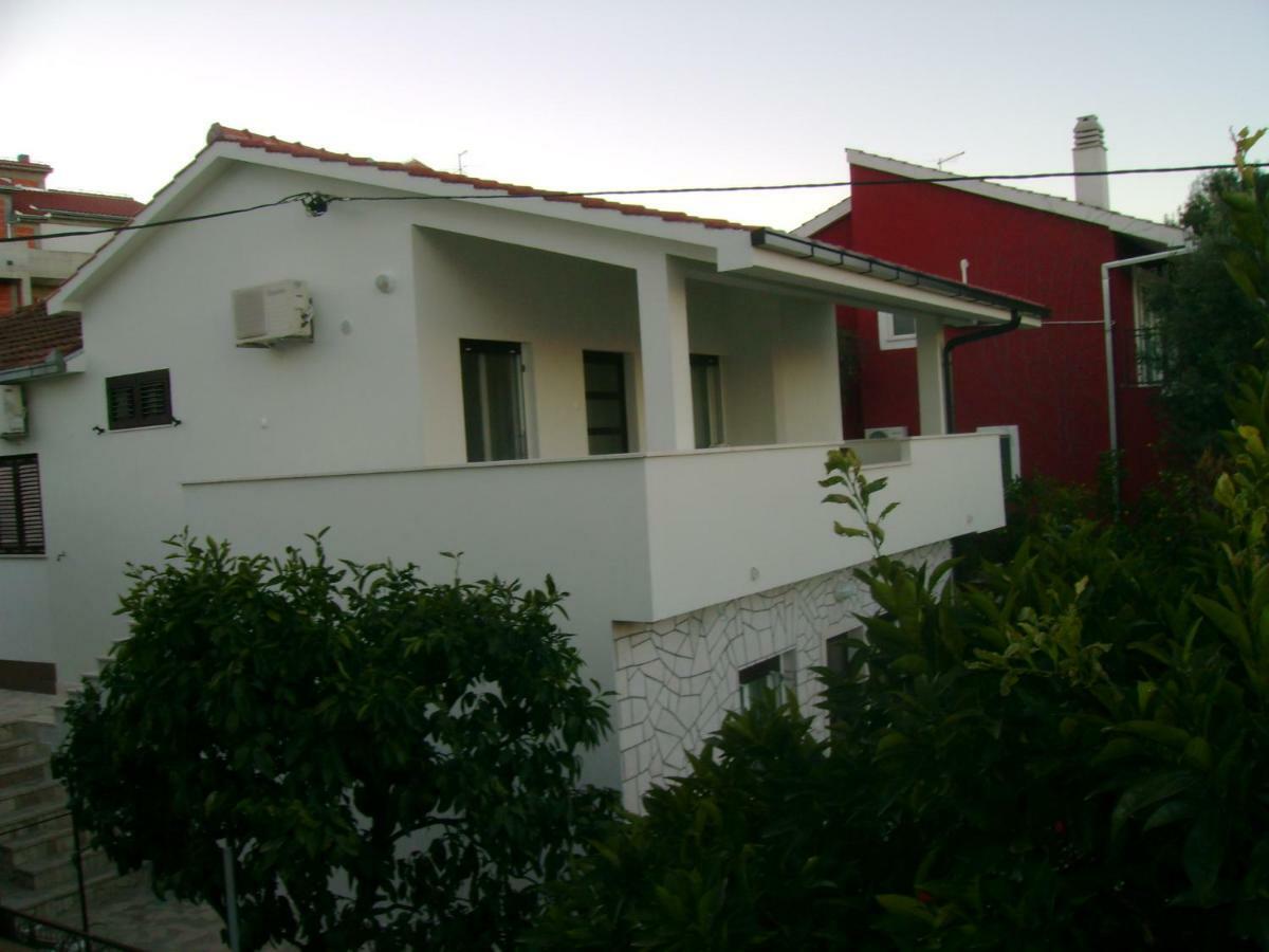 A1 Marina, Okrug Gornji